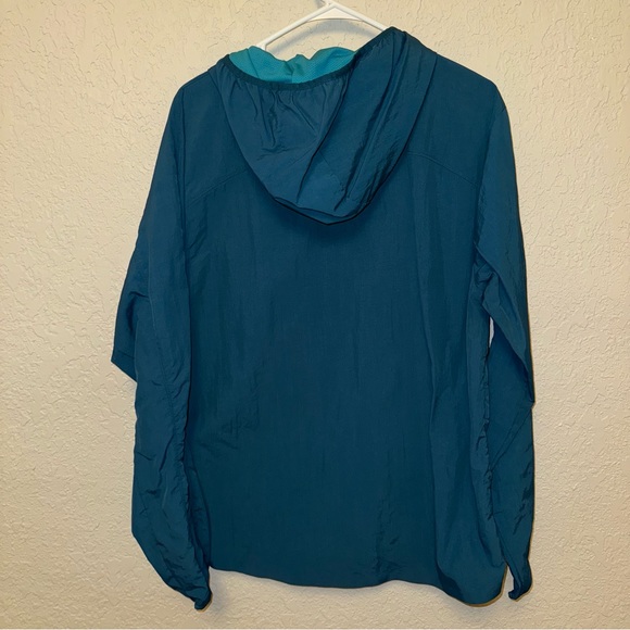 All in Motion Windbreaker Zip Up Jacket in Blue/Teal - Picture 3 of 5